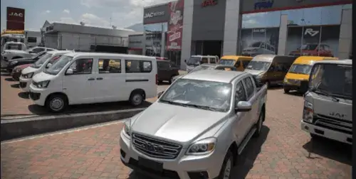 Carros vehículos en Ecuador siendo un transporte