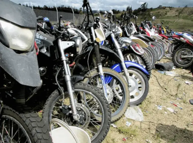 Quito multará a motociclistas que rebasen otros vehículos