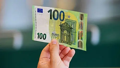 Requisitos para cobrar los 100 euros por Madre Trabajadora
