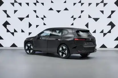 BMW iX Flow, un concept car que cambia de color