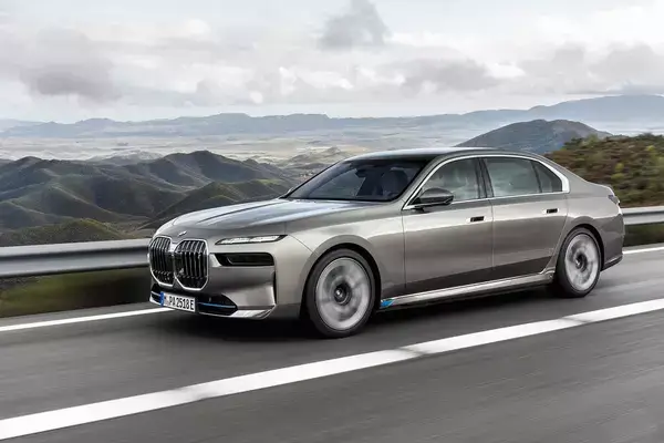 El nuevo BMW Serie 7 llega como una potente y lujosa limusina