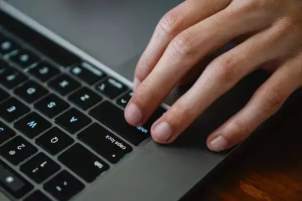 Aprende a desbloquear el teclado de una laptop o PC