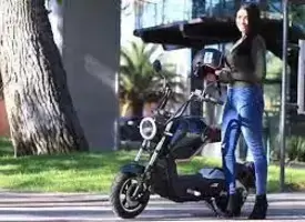 Llegan al Ecuador las motos eléctricas premium de SUNRA