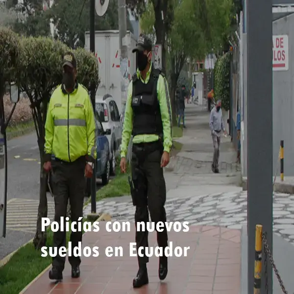 Policías con nuevos sueldos en Ecuador