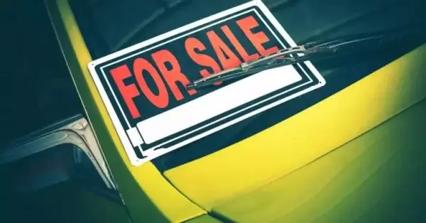No deberías poner un cartel de ‘se vende’ en tu coche