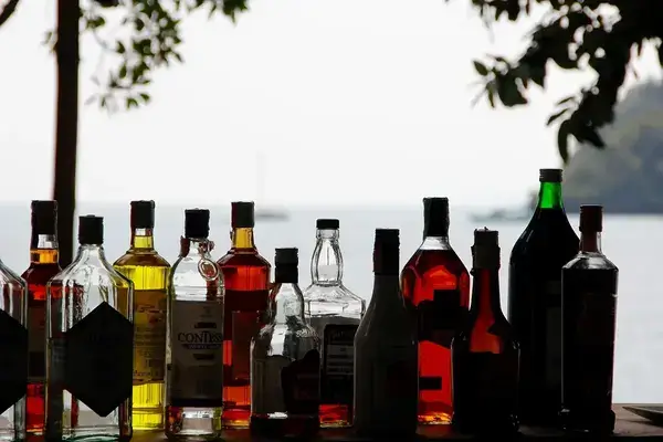 Se ingiere alcohol adulterado con metanol